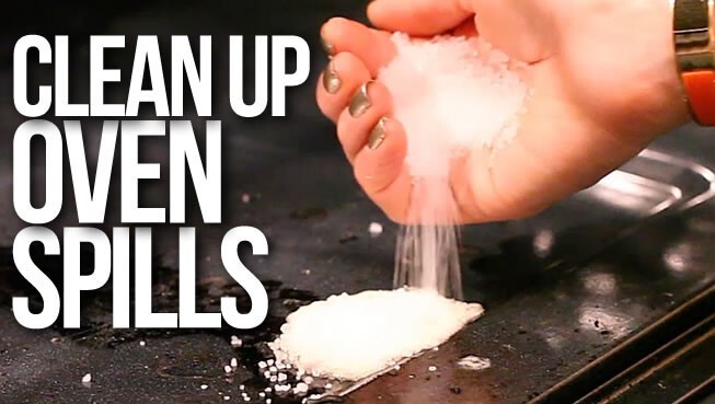 3. Используйте соль для оттирания пятен