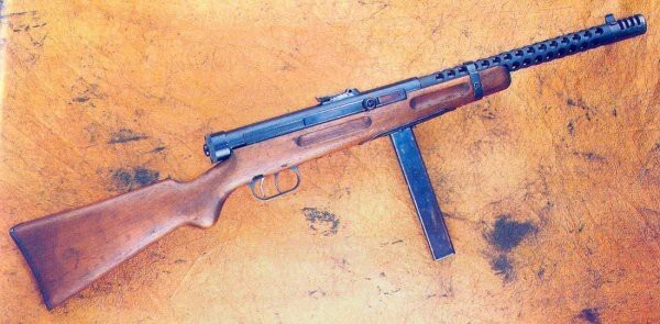 Пистолет-пулемет Beretta Modello 1938A / Modello 38A