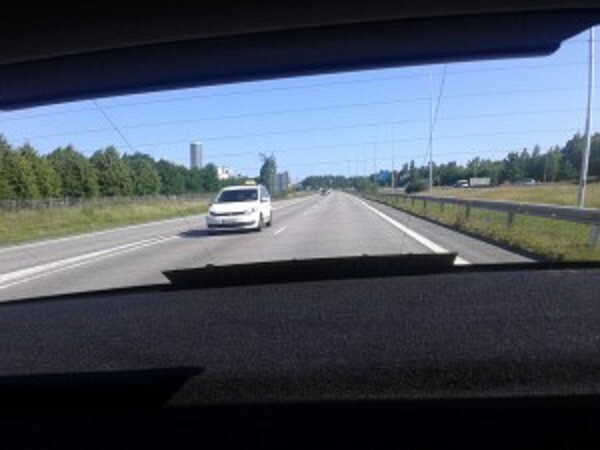 Вот вид в заднее стекло: