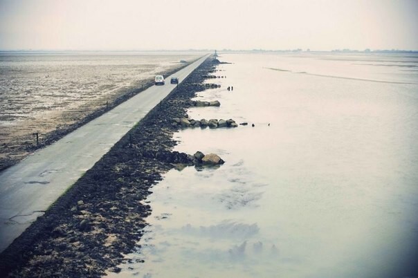 Эта дорога уходит под воду дважды в сутки