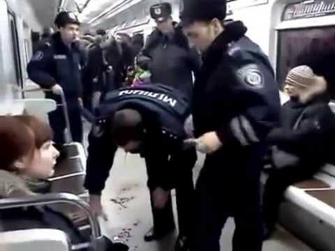 Жесткий замес в метро с милицией 