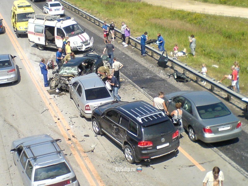 На Кубани серьезнейшая авария, 4 автомобиля разбиты на металлолом!