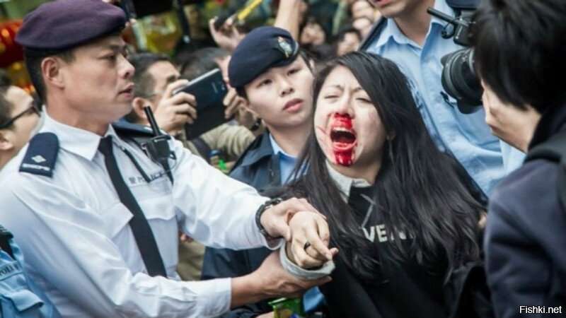 В Гонконге суд приговорил женщину к отбытию трех с половиной месяцев тюремног...