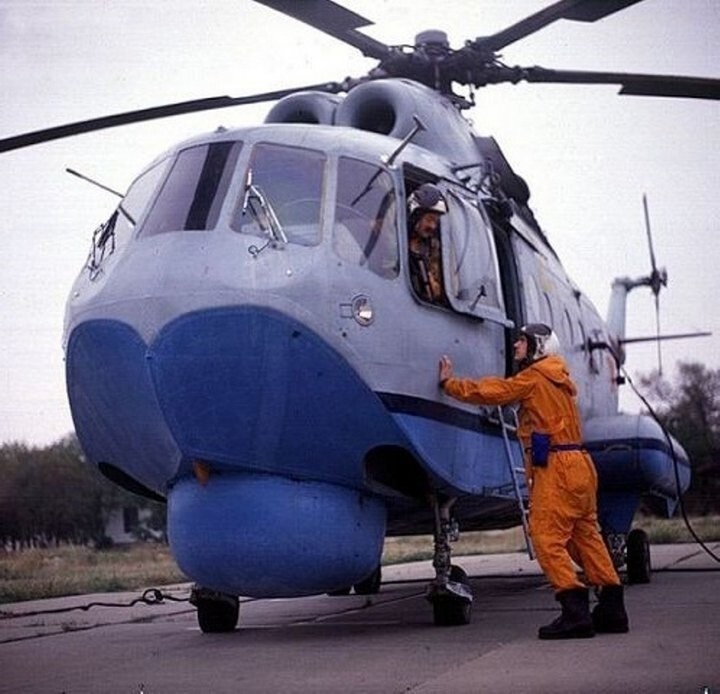 Вертолет-амфибия, способный нести глубинные ядерные бомбы