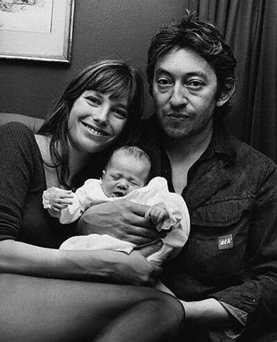 5. На фото Серж Генсбур и Джейн Биркин с дочерью Шарлоттой, 1971