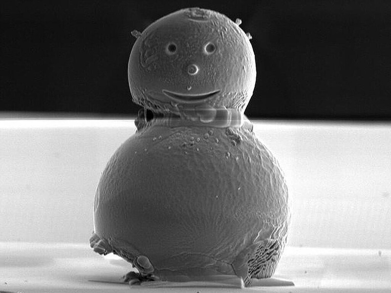 Микроскопический снеговик