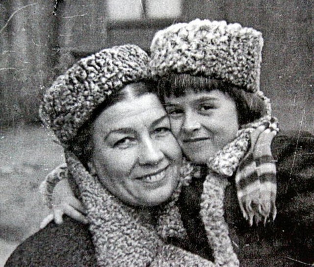 24. Лидия Русланова с дочерью Ритой 