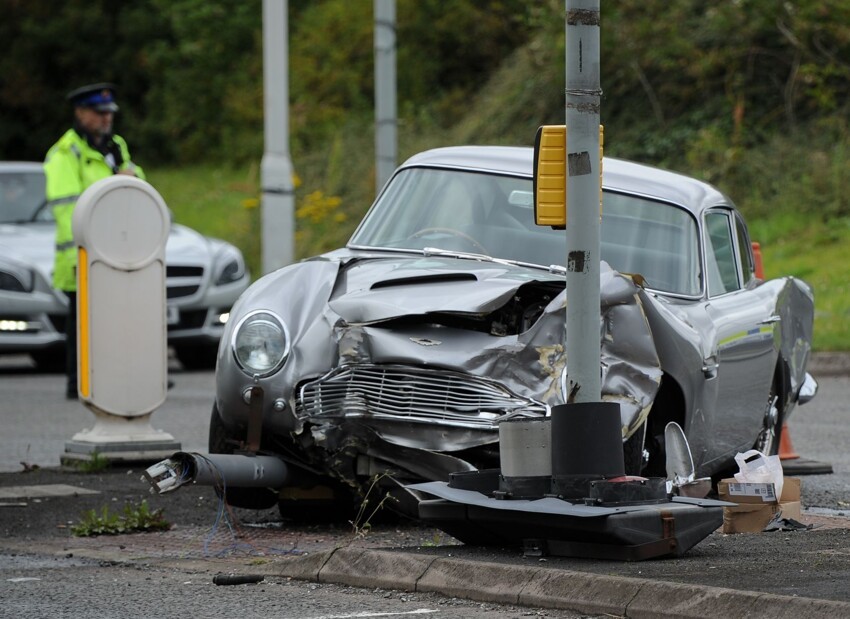 В Великобритании разбили редкий Aston Martin DB5