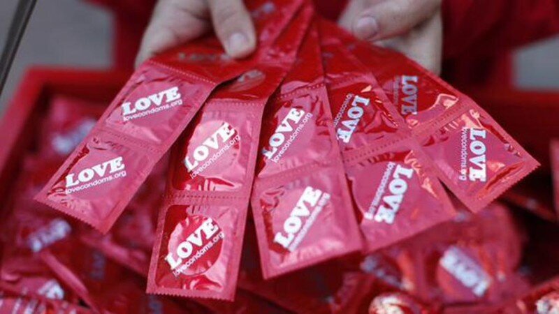 Онищенко:отказ от зарубежных презервативов улучшит демографию в России