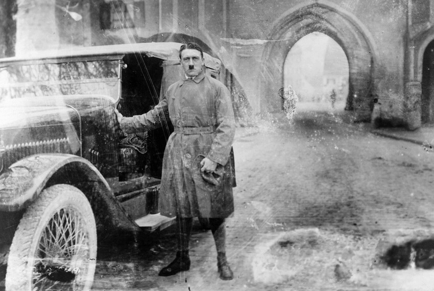 4. Гитлер 20 декабря 1924 года, сразу после выхода из Ландсбергской тюрьмы, куда он был посажен за организацию «пивного путча».