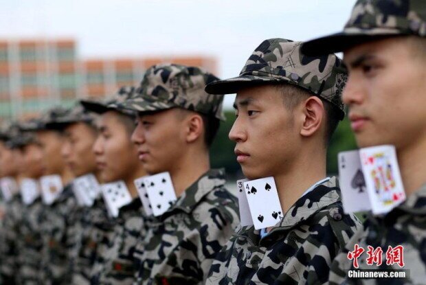 Как муштруют обычных китайских студентов военной подготовкой