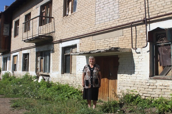 В Брединском районе старушка в одиночку содержит многоквартирный дом