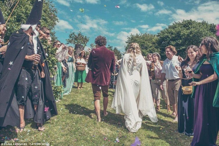 170 гостей в маскарадных костюмах на потрясающей хоббит-свадьбе в стиле Средиземья