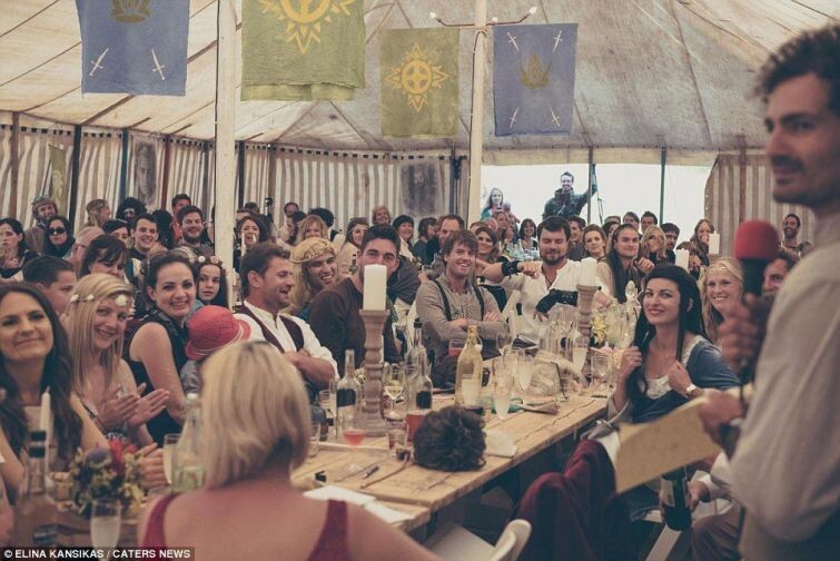 170 гостей в маскарадных костюмах на потрясающей хоббит-свадьбе в стиле Средиземья