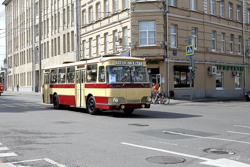 Ретропарад автобусов в Москве