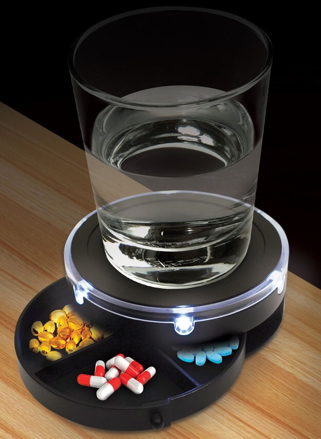 1. Подставка под стакан с отделениями для таблеток и подсветкой, которая загорается от хлопка