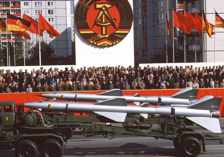 Парад в честь 35-летия ГДР. Аллея Карла Маркса, 1984 год