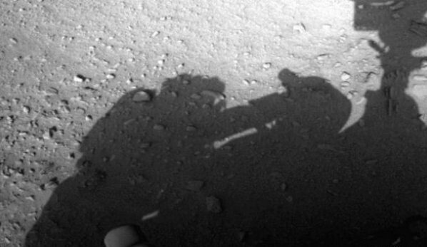 11. Человеческая тень на фотографии с Марса