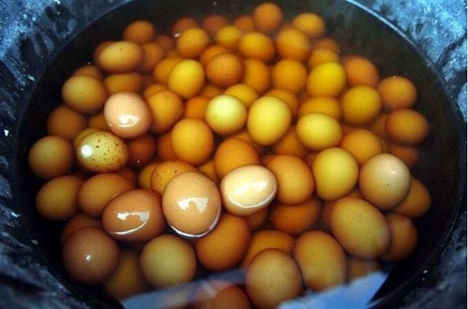 8. В городе Дунин яйца, сваренные в моче мальчиков-девственников, считаются настоящим деликатесом.