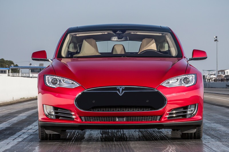 Новая 2,8 секундная Tesla P90D почти дотянула до суперкаров