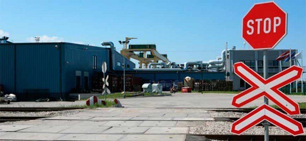 Россия приостанавливает транзит грузов через Латвию