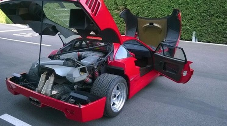C молотка за рекордную сумму ушел Ferrari F40