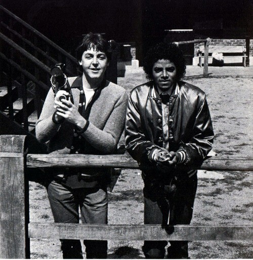 4. Редкое фото Майкла Джексона и Пола Маккартни. Старые добрые времена...