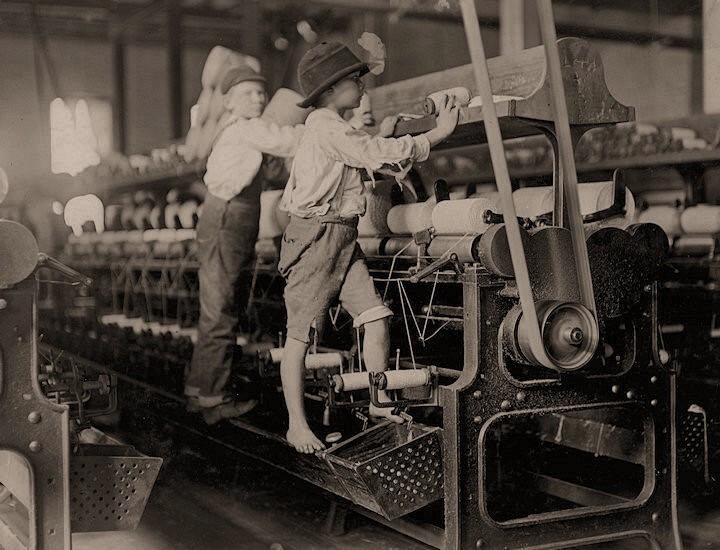 10. Одно из первых фотодоказательств детского труда - ткацкая фабрика в Джорджии, 1909 год