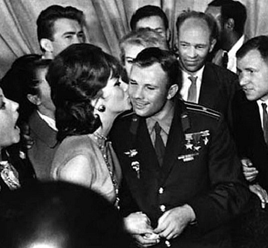 Гагарин и Джина Лоллобриджида, 1961