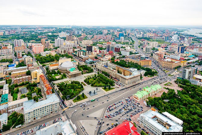 Площадь Ленина — центральная площадь города.