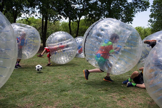 Футбол в пузырях: