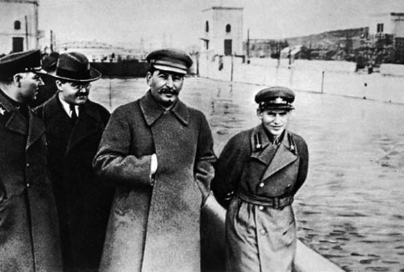 У Сталина были ошибки. Но не те, что ему приписывают противники.