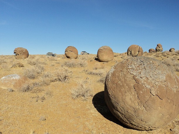 Каменные шары плато Устюрт