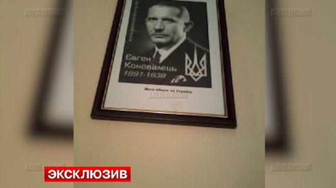 В военкомате Тернополя портрет Гитлера установили под иконами