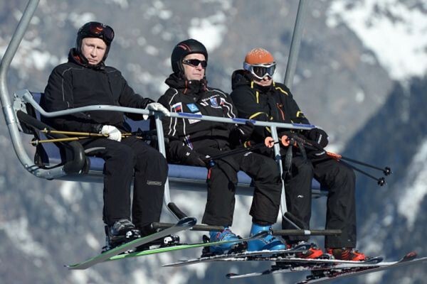 2. На подъемнике во время катания на лыжах на трассе лыжно-биатлонного комплекса «Лаура» в Красной Поляне.