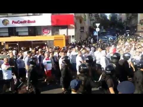 Унижение украинцев продолжается. Хозяева вернулись к своим холопам. 