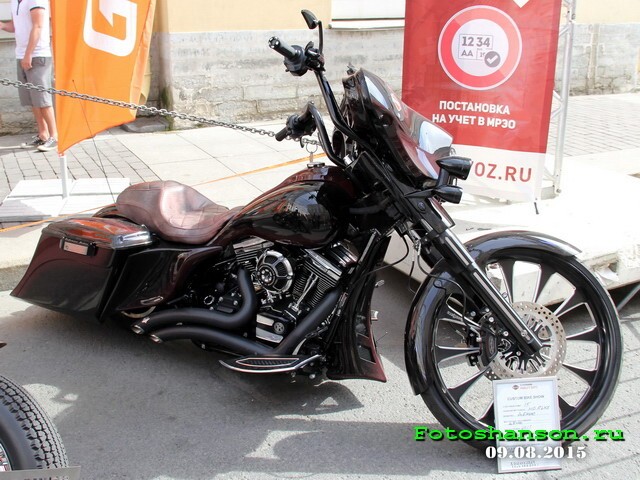 Чуть фото с Harley-Davidson. Санкт-Петербург 2015