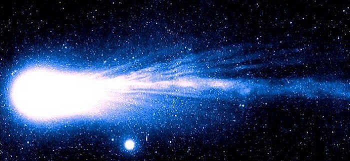  9. Самый длинный хвост кометы