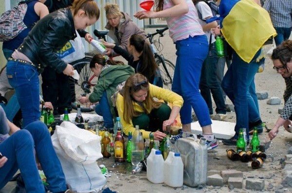 Мы помним милых девушек, которые в Одессе разливали бензин