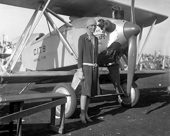 8. Амелия Эрхарт - первая женщина-пилот, перелетевшая Атлантический океан (1928 г.)