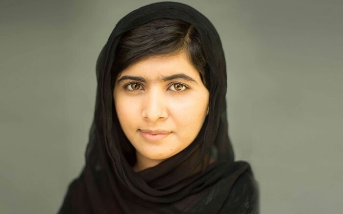 3. Малала Юсуфзай - пакистанская правозащитница, выступающая за доступность образования для женщин во всём мире, самый юный лауреат Нобелевской премии. 9 октября 2012 года была тяжело ранена боевиками из террористического движения Техрик-и-Талибан