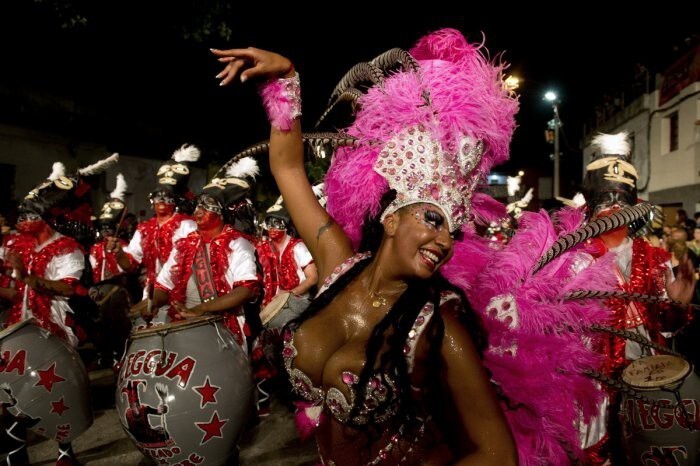 Самый длительный в мире Уругвайский карнавал