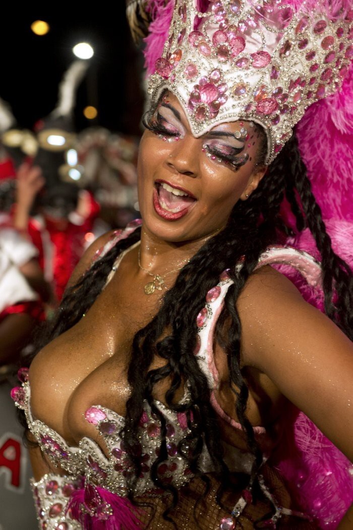 Самый длительный в мире Уругвайский карнавал