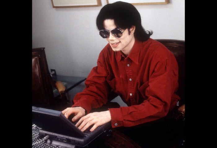 17.08.1995 г. Майкл Джексон общается с поклонниками в одном из первых интеренет-чатах.