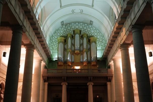 Самая тревожная музыкальная тема из "Интерстеллара" на церковном органе 