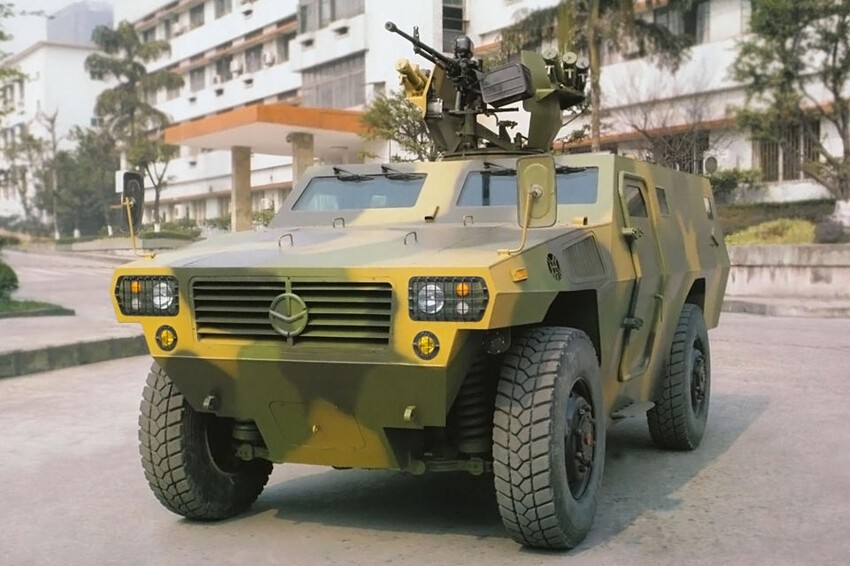 Norinco VN4 разработали в Китае. Машину с дизельной «турбошестеркой» используют не только военные, но и сотрудники полиции.