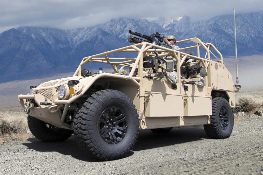 General Dynamics Flyer-72 ALSV также используется в армии США. Максимальная скорость машины со 195-сильным дизелем составляет 160 километров в час.