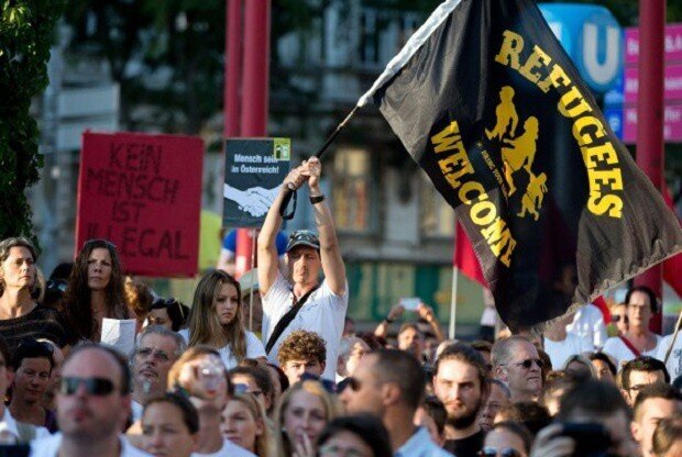 Около 20 тысяч человек приняли участие в демонстрациях в Вене против плохого обращения с мигрантами, прибывающими в страны ЕС, сообщает местная полиция.