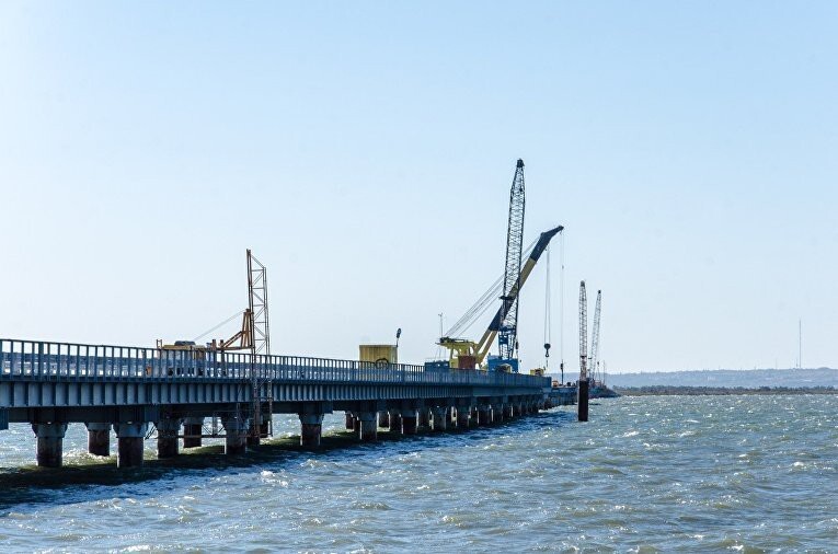 Стройка Керченского моста началась с рабочих мостовых переходов