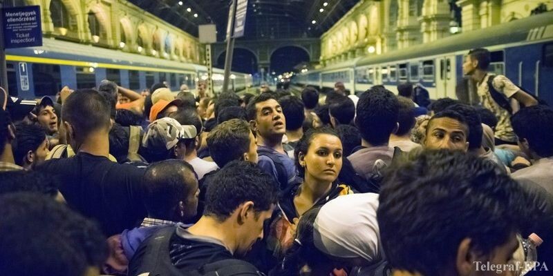 Центральный вокзал Будапешта закрыли из-за мигрантов!